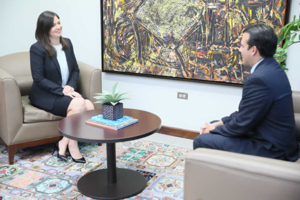 Jueza Presidenta del Tribunal Supremo, Hon. Maite D. Oronoz Rodríguez, recibe al Gobernador Electo, Doctor Ricardo Rosselló Nevares